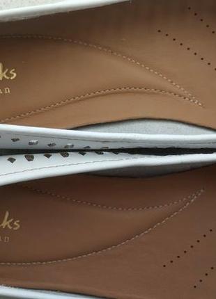 Кожаные балетки clarks оригинал, белые летние туфли, кожа, размер 394 фото