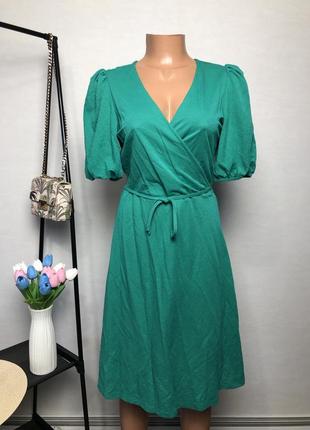 Вискозное зеленое платье на запах3 фото