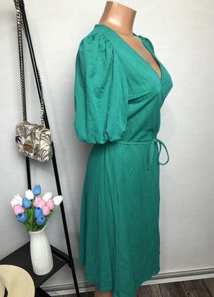 Вискозное зеленое платье на запах7 фото
