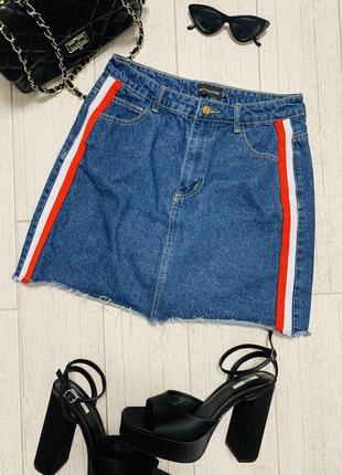 Стильна жіноча джинсова спідниця міні-довжини в спортивному стилі від plt2 фото