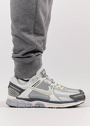 Чоловічі кросівки nike vomero 5 white gray