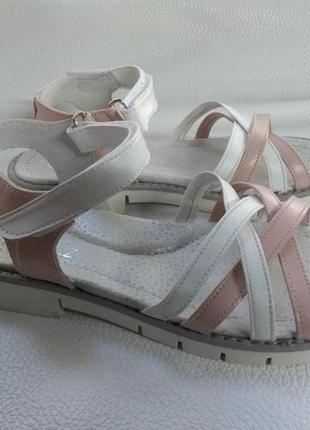 Босоніжки, сандалії для дівчаток