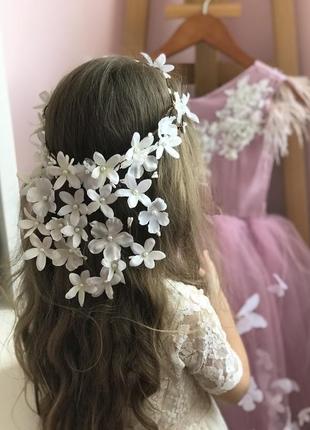 Венок для первого причастия с белыми цветами и невестей5 фото