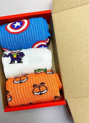 Набір жіночих шкарпеток 36-41 на 3 пари з мультяшним малюнком у коробці7 фото