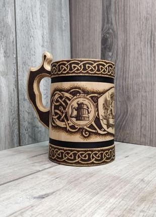 Кружка деревянная в стиле викингов со скандинавским узором1 фото