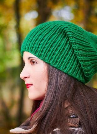 Яскраво-зелена зимова шапка резинка ручної роботи