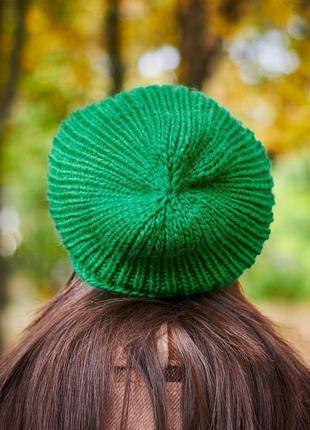 Ярко-зеленая зимняя шапка ручной работы7 фото