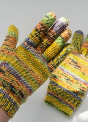 Жовто-зелено-оранжеві перчатки в'язані ручної роботи5 фото