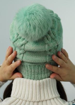 Зелено-блакитна жіноча шапка з помпоном ручної роботи3 фото