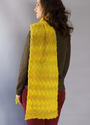 Яскравий жовтий шарф із мериносової вовни довгий та легкий8 фото