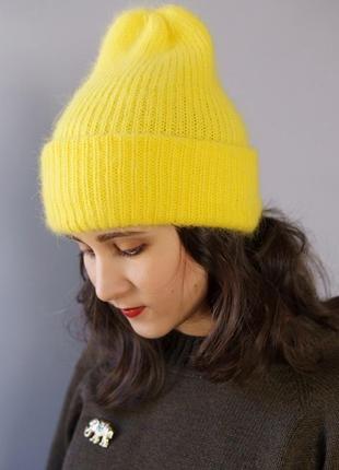 Жовта ангорова шапка біні жіноча9 фото