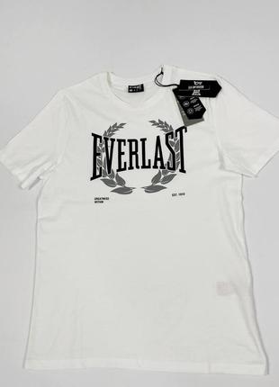 Белая футболка everlast