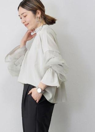 Жіноча блуза молочного кольора з пишним рукавом 46-44 укр