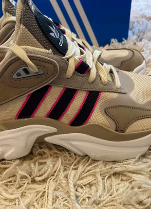 Кросівки adidas magmur runner w5 фото