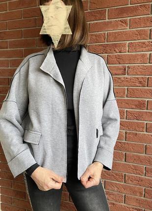 Жіноча вкорочена світла куртка-піджак-жакет  42 євро