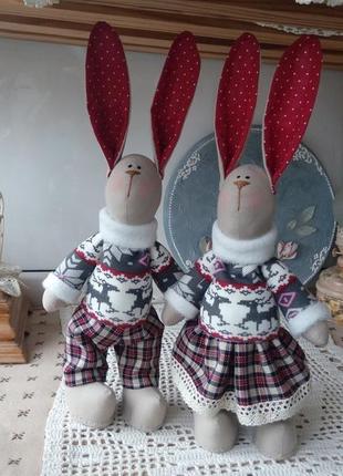 Пара праздничных зайцев