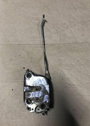 Замок дверей передній правий для toyota corolla e-80.