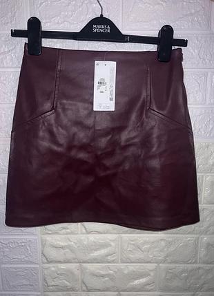 Фирменная юбка- Эко-кожа, размер хс-с длина - 38см пот- 33 см поб- 43 см