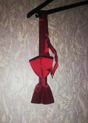 Красная бабочка