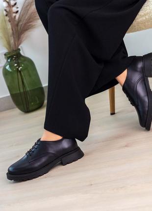 Жіночі чорні шкіряні туфлі зі шнурками на невеликих підборах 3см2 фото