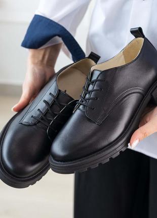 Жіночі чорні шкіряні туфлі зі шнурками на невеликих підборах 3см10 фото