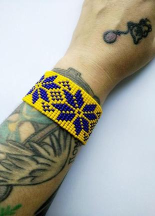 Желто-голубой браслет в украинском стиле7 фото