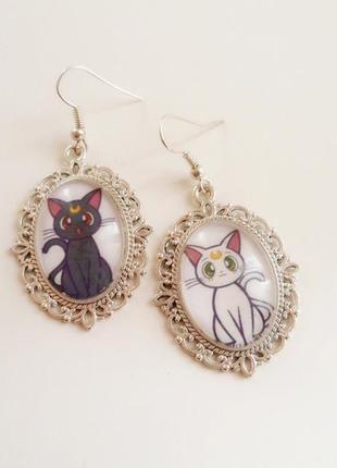 Аниме серьги сейлормун луна и артемис серьги с черным и белым котом