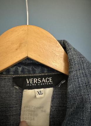 Джинсовая куртка versace (оригинал)3 фото