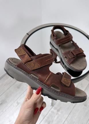 Шкіряні босоніжки на липучках clarks2 фото