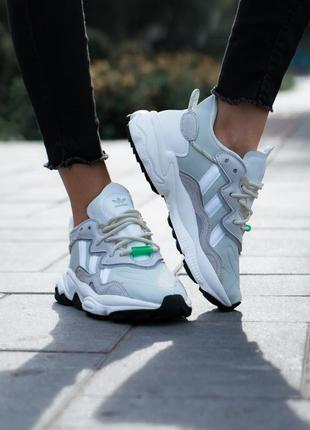 Женские кроссовки adidas ozweego tr