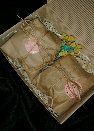 Свічки з золотою поталью формові соєві свечи тіла торс с декором