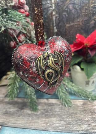 Елочная игрушка "винтажное сердце с драконом"1 фото
