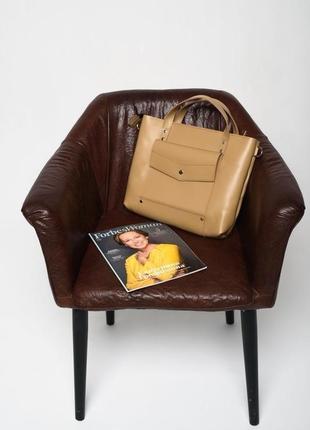Ділова жіноча сумка бежевого кольору4 фото
