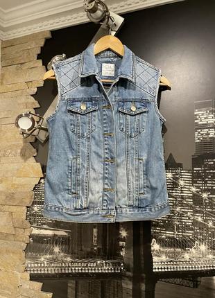 Джинсова жилетка clockhouse