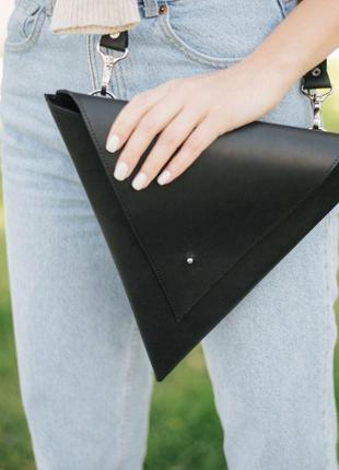 Треугольная стильная женская сумка из винтажной натуральной кожи черного цвета