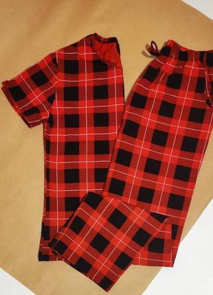 Трендовая пижама с футболкой и штанами в клеточку красно-черного цвета из трикотажа как h&m3 фото