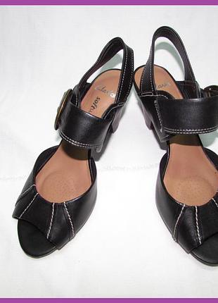 Роскошные 100%кожаные босоножки ~ clarks soft wear ~