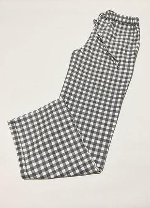 Чоловіча фланелева піжама з сорочкою на ґудзиках і штанами у дрібну біло-сіру клітку2 фото