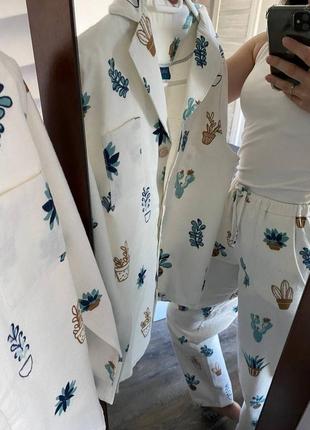 Жіночна фланелева піжама з сорочкою і штанами з рослинним принтом на подарунок дівчині/подрузі1 фото