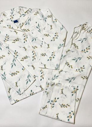 Жіноча фланелева піжама із сорочкою та штанами з рослинним візерунком на подарунок2 фото