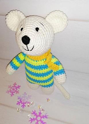 Мишка. мишеня в светрі.