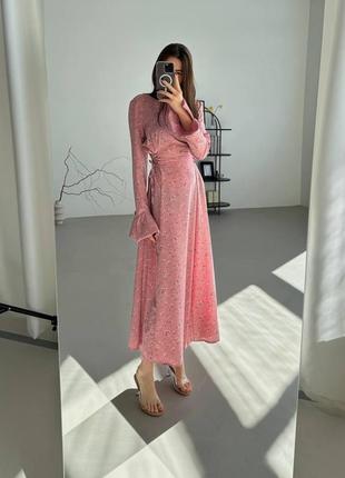 Пудра розовое женское платье макси в цветочный принт женское длинное платье с завязками на талии в цветы женское трендовое стильное платье с имитацией корсета