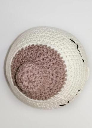 Грудь,веселые подарки.