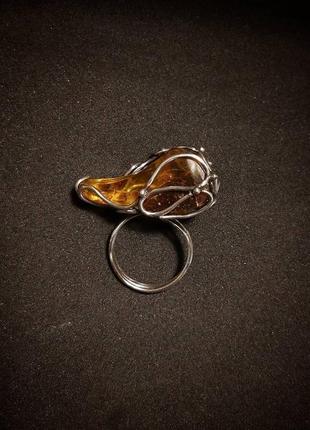 Серебряное кольцо 925 с натуральным янтарем.1 фото