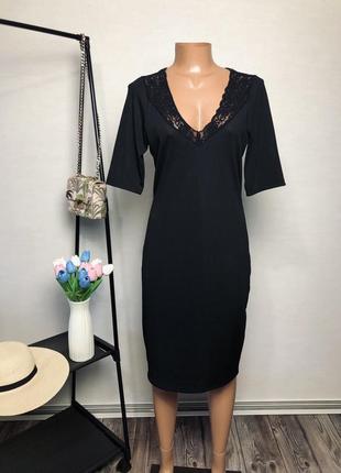 Черное приталенное платье в рубчик с кружевом2 фото