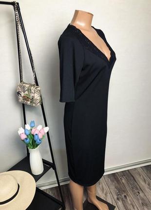 Черное приталенное платье в рубчик с кружевом7 фото
