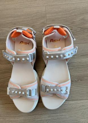 Білі зручні спортивні сандалі босоніжки ash на липучках