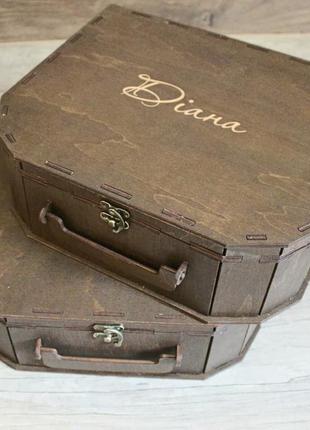 Подарочная деревянная коробка  чемодан 30 х 25 10 см. палисандровое дерево3 фото