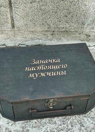 Подарункова дерев'яна коробка " чемодан " " сундук " валіза 35 * 25 * 10 см. венге3 фото
