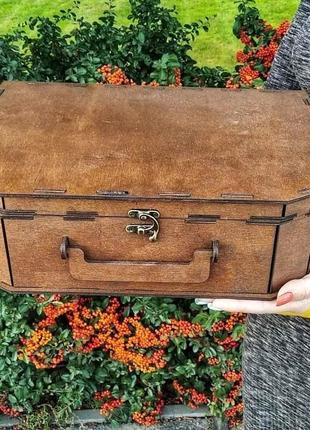 Подарочная деревянная коробка  чемодан 35 х 25 10 см.2 фото